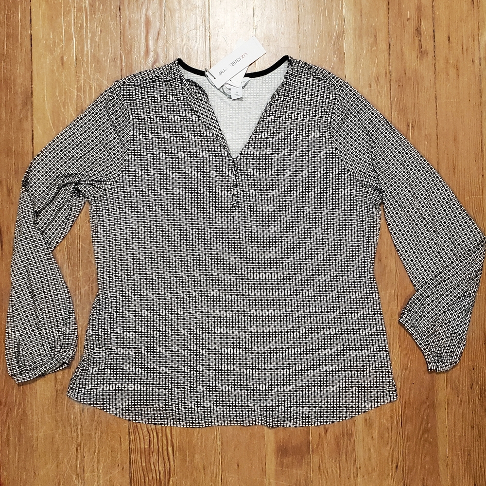Liz Claiborne Stretchy Long Sleeved Black and White Pattern with Buttons Size XL